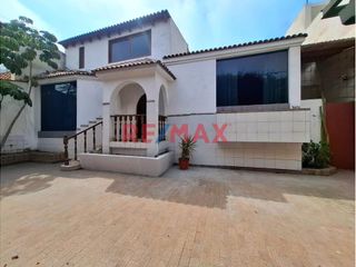 Foto 1 de Alquiler De Casa Urb. Tambo De Monterrico - Surco