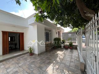 Foto 1 de Venta de Casa un piso bien ubicada