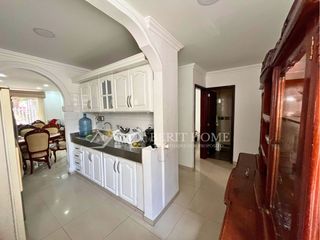 Foto 8 de Venta de Casa un piso bien ubicada