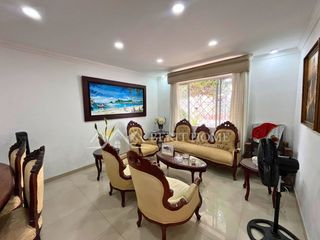 Foto 2 de Venta de Casa un piso bien ubicada