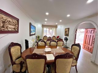 Foto 4 de Venta de Casa un piso bien ubicada