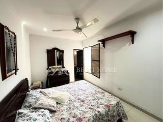 Foto 11 de Venta de Casa un piso bien ubicada