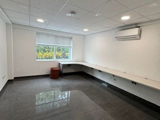 Foto 15 de Edificio de 1355 m², 5 Pisos de Oficina con Ascensor en La Molina