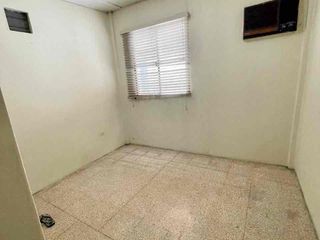 Foto 12 de URDESA CENTRAL, Vendo Casa 1 planta 3 dormitorios, 300m2, $138.000.