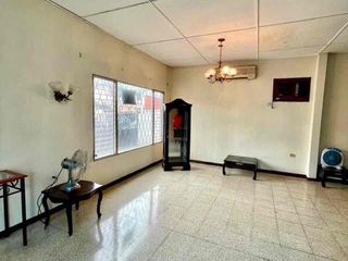 Foto 2 de URDESA CENTRAL, Vendo Casa 1 planta 3 dormitorios, 300m2, $138.000.