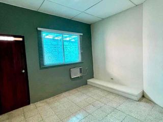 Foto 7 de URDESA CENTRAL, Vendo Casa 1 planta 3 dormitorios, 300m2, $138.000.