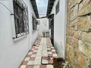 Foto 14 de URDESA CENTRAL, Vendo Casa 1 planta 3 dormitorios, 300m2, $138.000.