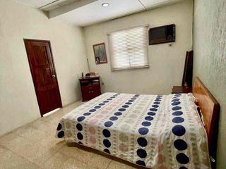 Foto 16 de URDESA CENTRAL, Vendo Casa 1 planta 3 dormitorios, 300m2, $138.000.