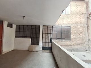 Foto 9 de Vendo Amplia Casa En Av. Canto Grande Cerca Al Hospital De Sjl