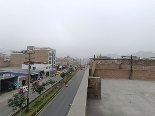 Foto 15 de Vendo Amplia Casa En Av. Canto Grande Cerca Al Hospital De Sjl