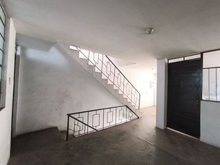 Foto 10 de Vendo Amplia Casa En Av. Canto Grande Cerca Al Hospital De Sjl