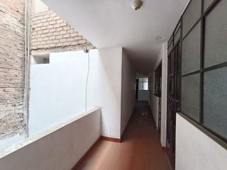 Foto 11 de Vendo Amplia Casa En Av. Canto Grande Cerca Al Hospital De Sjl