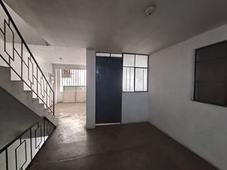 Foto 14 de Vendo Amplia Casa En Av. Canto Grande Cerca Al Hospital De Sjl