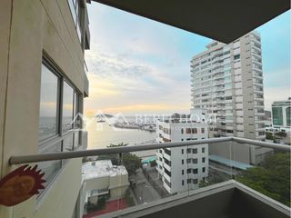 Foto 2 de Apartamento en venta con vista al mar