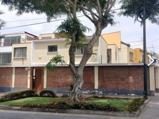 Foto 2 de VENTA DE HERMOSA CASA DE DOS PISOS EN MAGDALENA DEL MAR