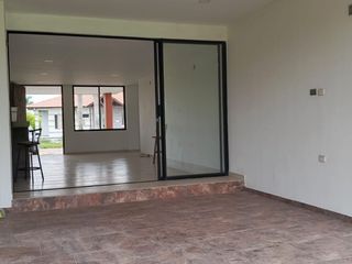 Foto 10 de Venta de Casa Campestre en Villavicencio, Meta, AMARILLO