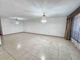 Foto 10 de EN VENTA DEPARTAMENTO PLANTA BAJA -  URDESA CENTRAL - BÁLSAMOS Y V.E ESTRADA