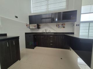 Foto 2 de VENTA DE DEPARTAMENTO EN SEXTO PISO AL FRENTE DE LA UNIVERSIDAD SIPAN