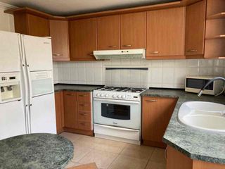 Foto 4 de de renta casa con patio propio balcón  y vista de renta 3 habitaciones más amplia sala de TV o estudio  2 parqueaderos dentro urb privada a pocos minutos Universidad San Francisco