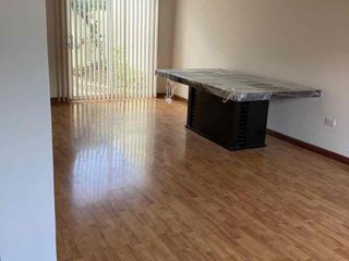 Foto 6 de de renta casa con patio propio balcón  y vista de renta 3 habitaciones más amplia sala de TV o estudio  2 parqueaderos dentro urb privada a pocos minutos Universidad San Francisco