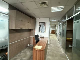 Foto 2 de Oficina Amoblada de 230 m² Cerca Al Jockey Plaza en Santiago de Surco