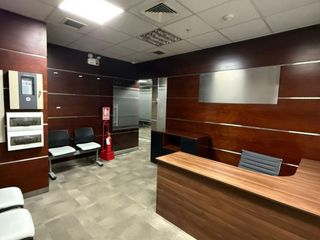 Foto 1 de Oficina Amoblada de 230 m² Cerca Al Jockey Plaza en Santiago de Surco