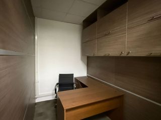 Foto 10 de Oficina Amoblada de 230 m² Cerca Al Jockey Plaza en Santiago de Surco