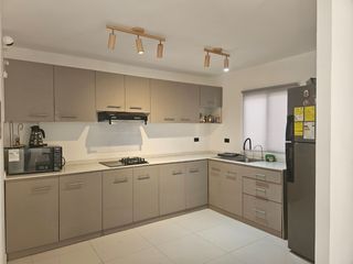 Foto 4 de En Venta Casa de 4 Dorm. en Urbanización Uxmal - Manta