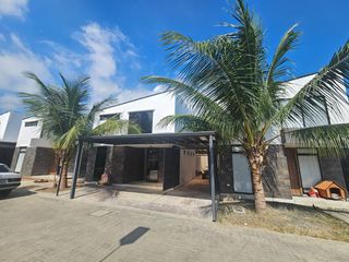 Foto 1 de En Venta Casa de 4 Dorm. en Urbanización Uxmal - Manta