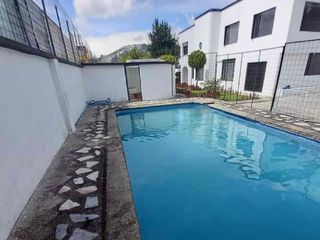 Foto 1 de de renta casa con piscina para iglesia institutos  u oficinas o vivienda y negocio