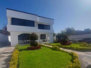 Foto 2 de de renta casa con piscina para iglesia institutos  u oficinas o vivienda y negocio
