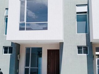 Foto 1 de Casa en alquiler en Tumbaco – 3 habitaciones