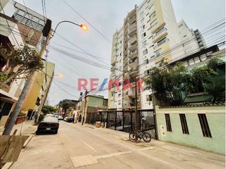 Foto 6 de Se Vende Lindo Departamento + Cochera, Vive En La Mejor Zona Santa Beatriz - Lima