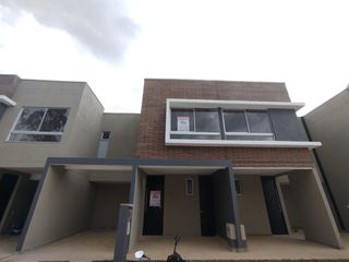 Foto 1 de CASA EN LA CEJA