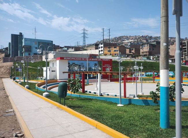 Casa en Venta en Villa María del Triunfo - Więcej