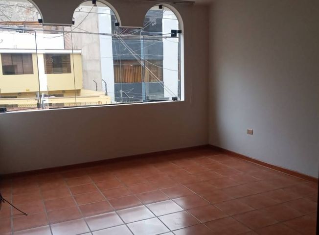 Casa en Venta en Santiago de Surco - Więcej