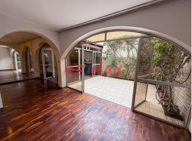 Casa en Venta en Santiago de Surco - Więcej