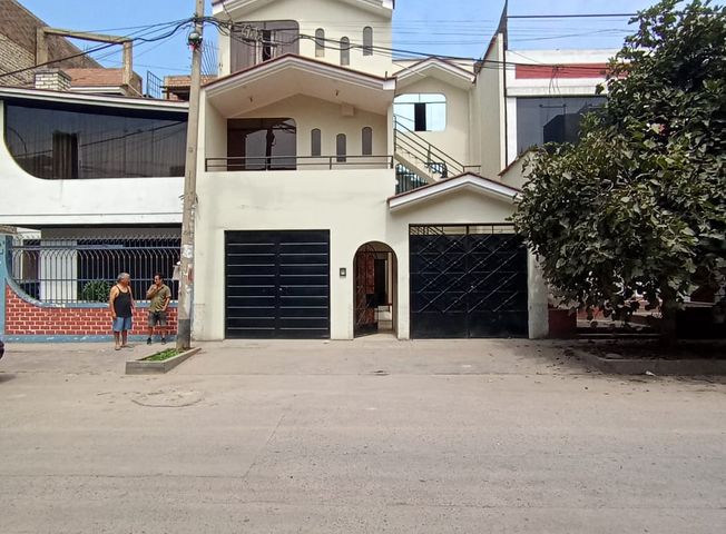 Casa en Venta en Ate - Więcej
