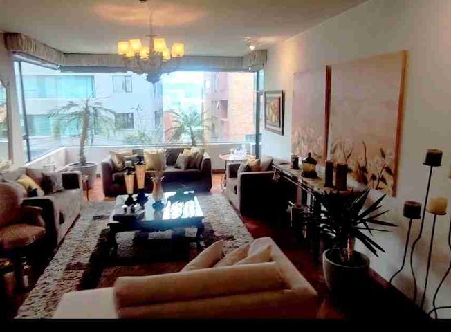 Apartamento en venta en Quito Tenis - Altro