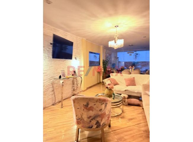 Casa en Venta en Lima Cercado - Więcej