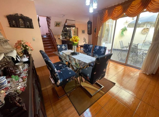 Casa en Venta en Ate - Więcej