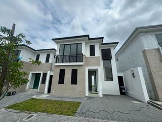 Departamento en alquiler con baja de precio en Via A La Costa