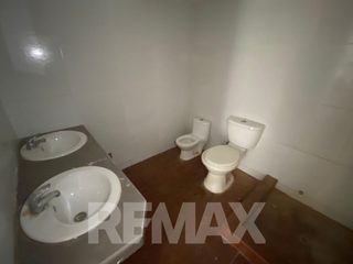 Casa en Venta en La Perla - Więcej