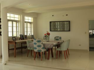 Foto 11 de AMPLIA CASA EN VENTA O ALQUILER  CON PISCINA- LOMA BLANCA - PIURA