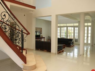 Foto 8 de AMPLIA CASA EN VENTA O ALQUILER  CON PISCINA- LOMA BLANCA - PIURA