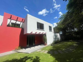 VENDO CASA SECTOR INTERVALLES  CON PISCINA