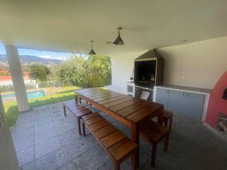 VENDO CASA SECTOR INTERVALLES  CON PISCINA