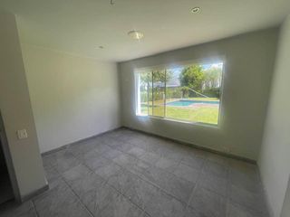 VENDO CASA SECTOR INTERVALLES  CON PISCINA