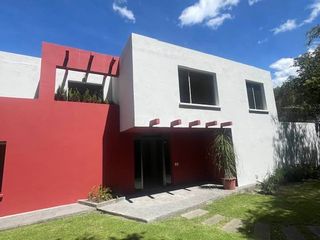 VENDO CASA SECTOR INTERVALLES  CON PISCINA