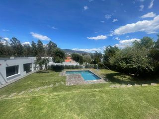 VENDO CASA SECTOR INTERVALLES  CON PISCINA